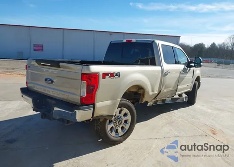 2017 Ford F-250 Lariat z USA, uszkodzony, nr VIN 1FT7W2BT1HEC18253